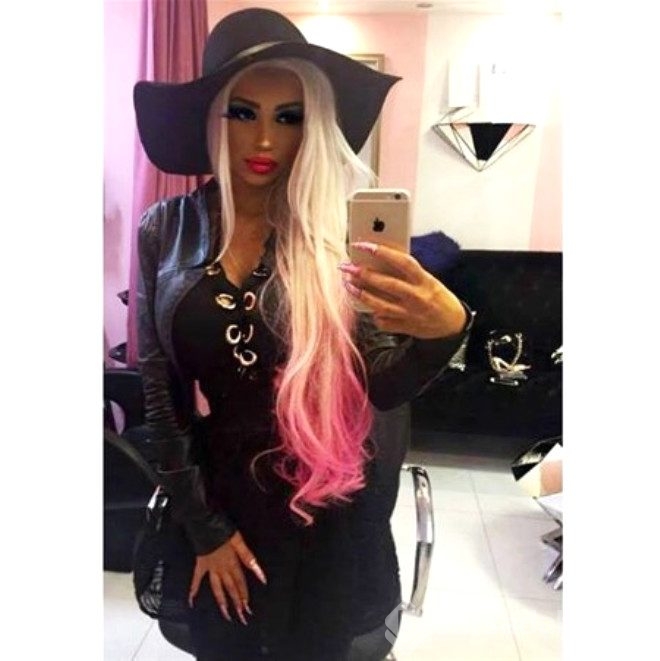 Barbie bebeğe benzemek için servet harcadı
