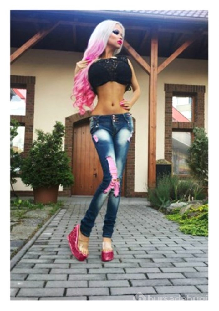 Barbie bebeğe benzemek için servet harcadı
