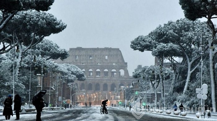 İtalya'nın başkenti Roma'ya 6 yıl sonra kar yağdı
