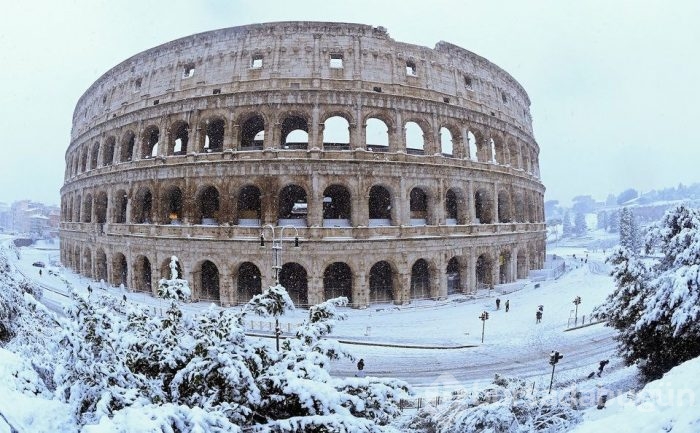 İtalya'nın başkenti Roma'ya 6 yıl sonra kar yağdı
