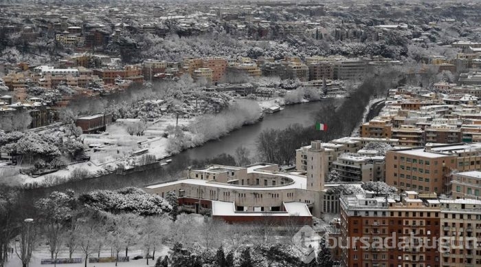 İtalya'nın başkenti Roma'ya 6 yıl sonra kar yağdı
