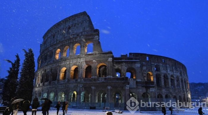 İtalya'nın başkenti Roma'ya 6 yıl sonra kar yağdı
