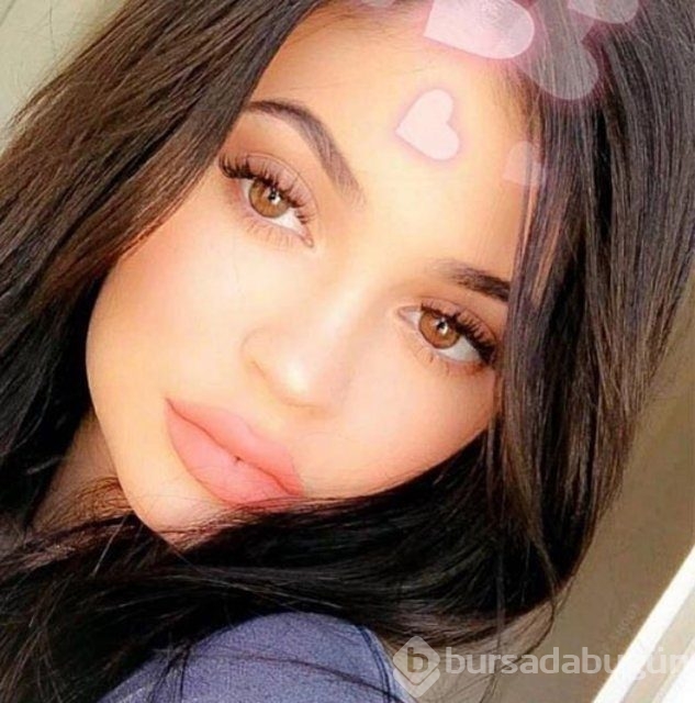 Kylie Jenner kızının fotoğrafını paylaştı
