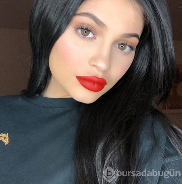 Kylie Jenner kızının fotoğrafını paylaştı
