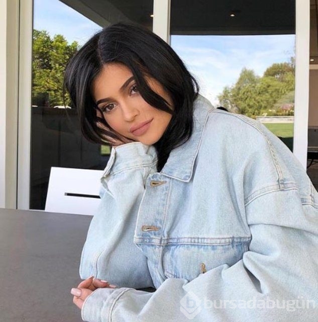 Kylie Jenner kızının fotoğrafını paylaştı
