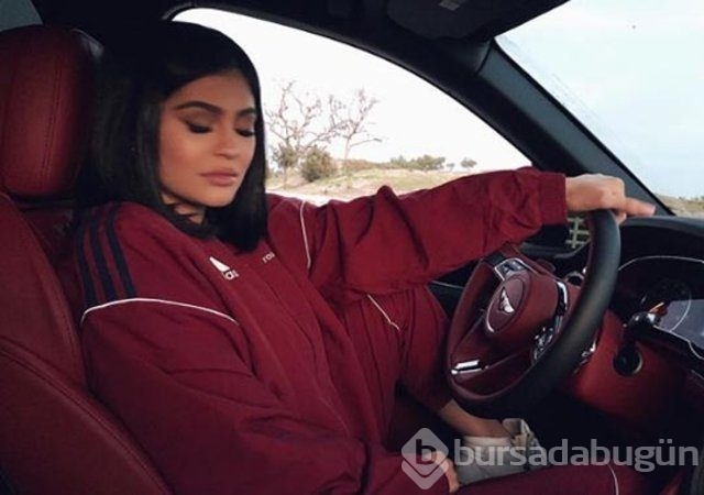 Kylie Jenner kızının fotoğrafını paylaştı
