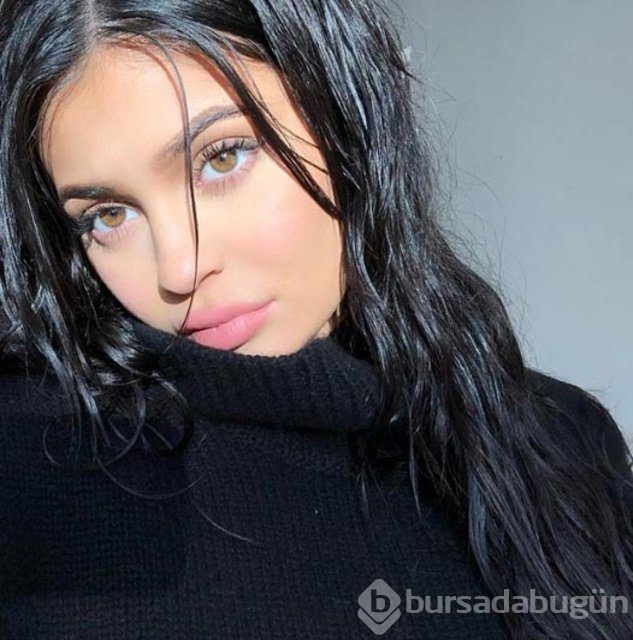 Kylie Jenner kızının fotoğrafını paylaştı
