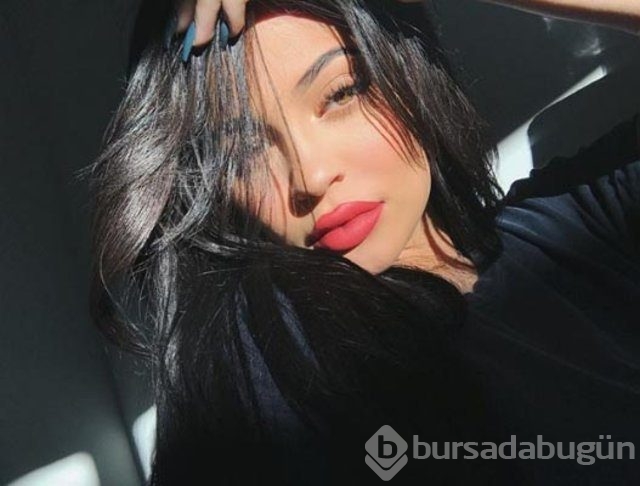 Kylie Jenner kızının fotoğrafını paylaştı
