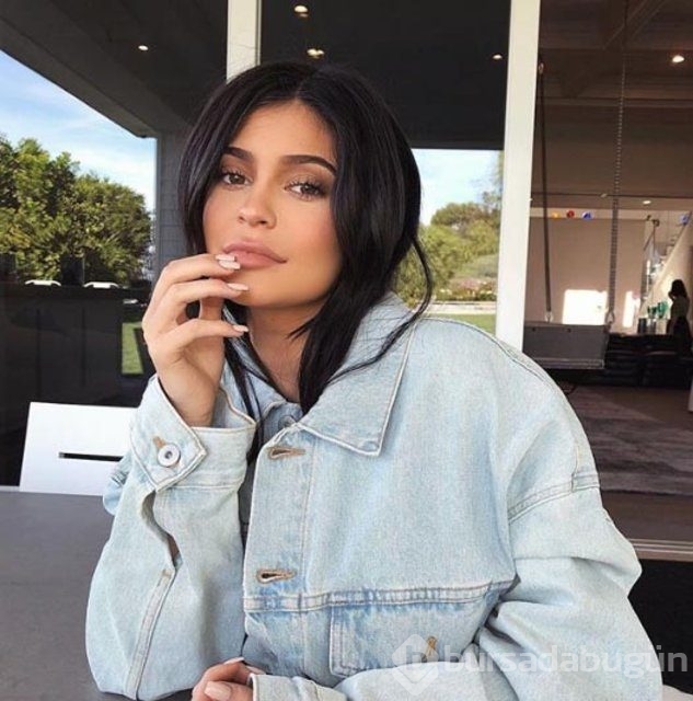 Kylie Jenner kızının fotoğrafını paylaştı
