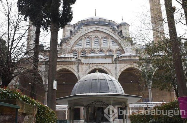 Mimar Sinan eseri caminin 433 yıllık terazi taşları turistlerin ilgisini çekiyor
