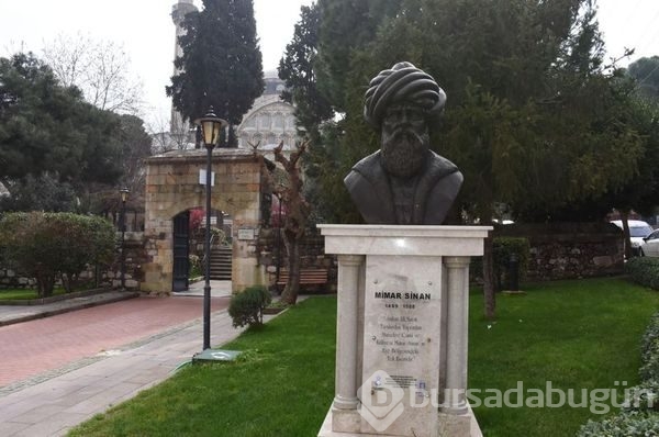 Mimar Sinan eseri caminin 433 yıllık terazi taşları turistlerin ilgisini çekiyor