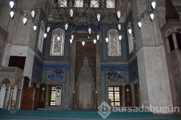 Mimar Sinan eseri caminin 433 yıllık terazi taşları turistlerin ilgisini çekiyor