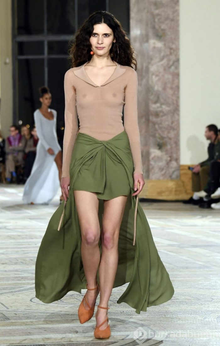 Paris moda haftası nefes kesti