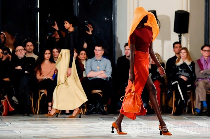 Paris moda haftası nefes kesti