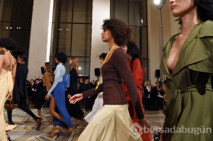 Paris moda haftası nefes kesti
