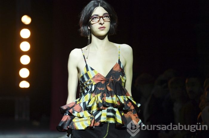 Paris moda haftası nefes kesti