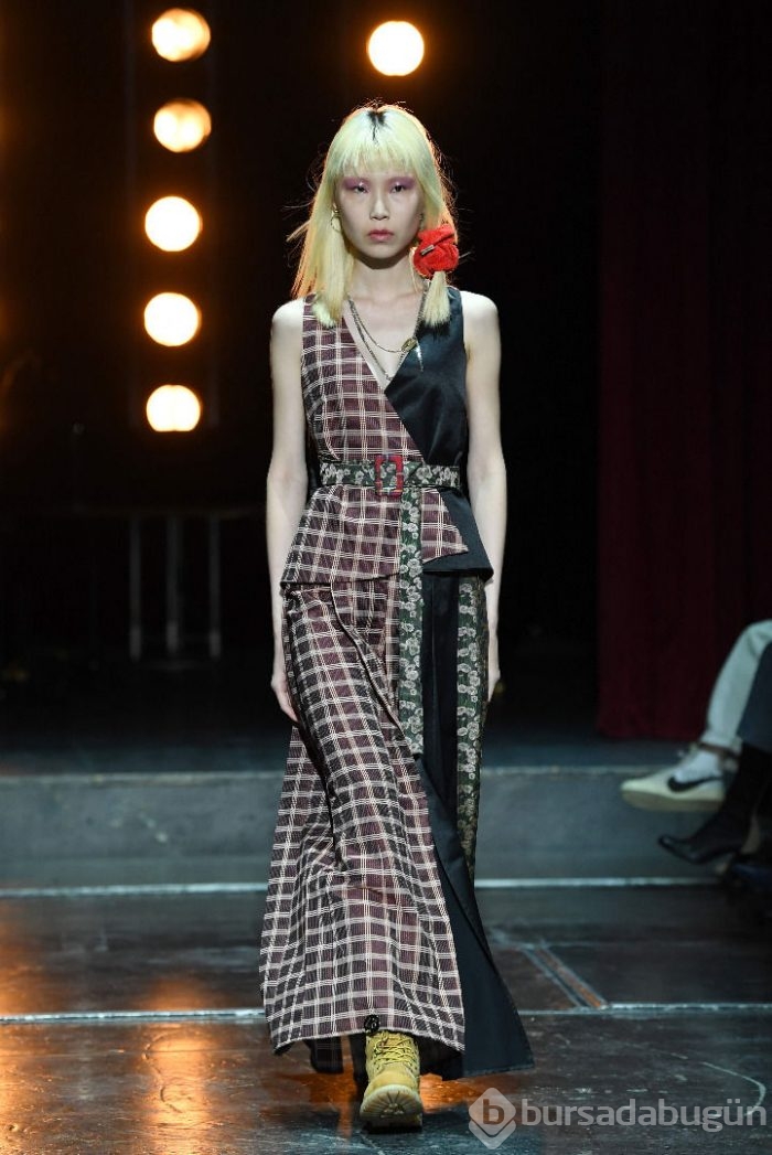 Paris moda haftası nefes kesti