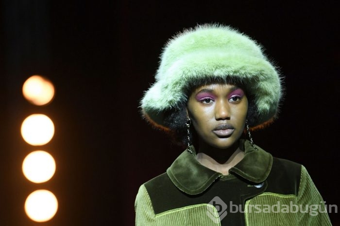 Paris moda haftası nefes kesti