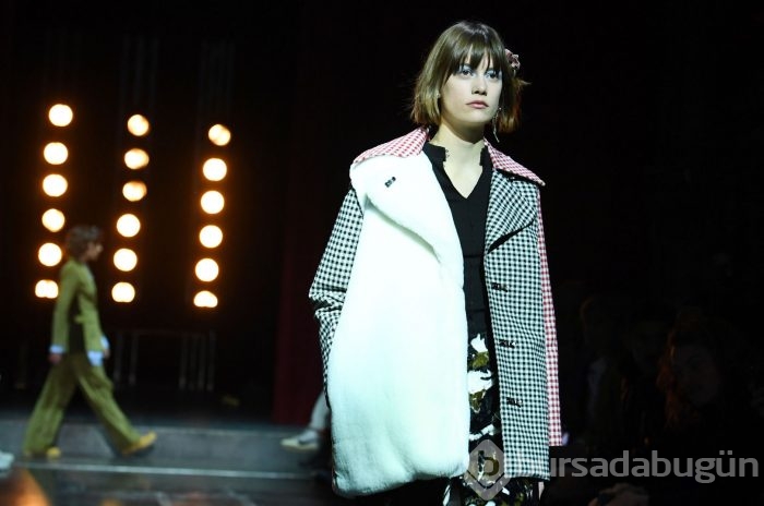 Paris moda haftası nefes kesti