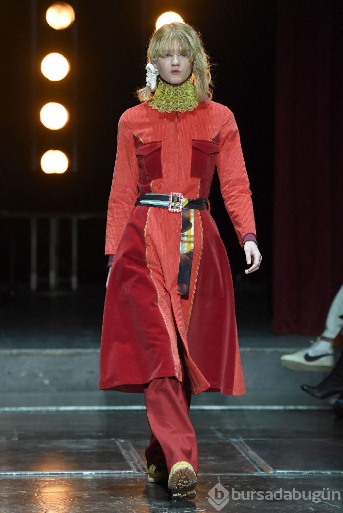 Paris moda haftası nefes kesti