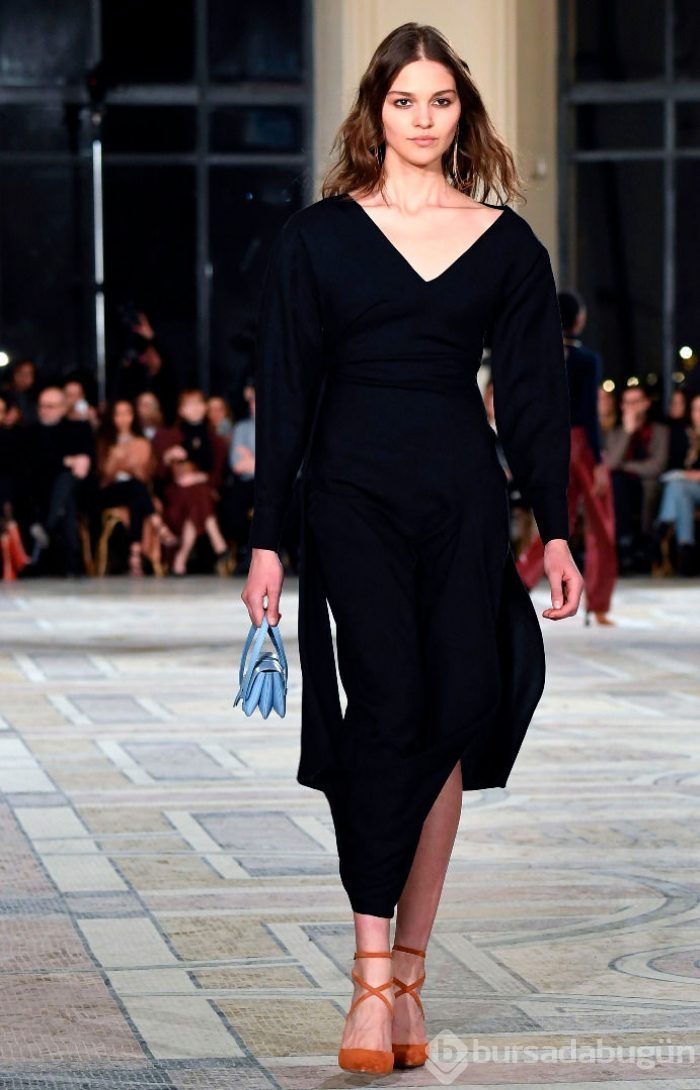 Paris moda haftası nefes kesti