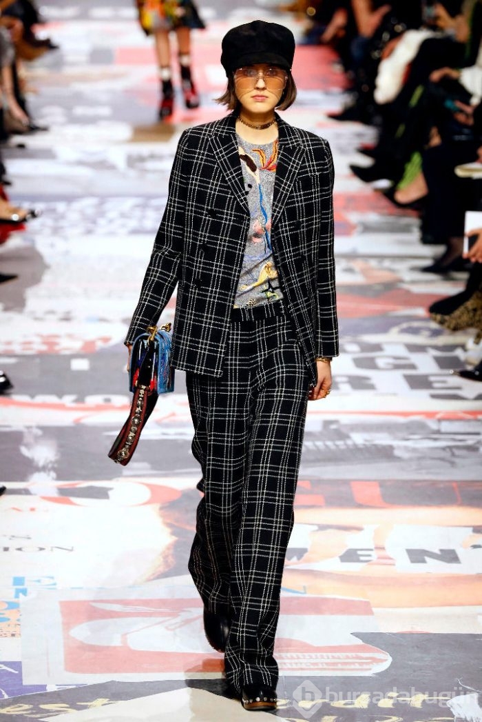 Paris moda haftası nefes kesti