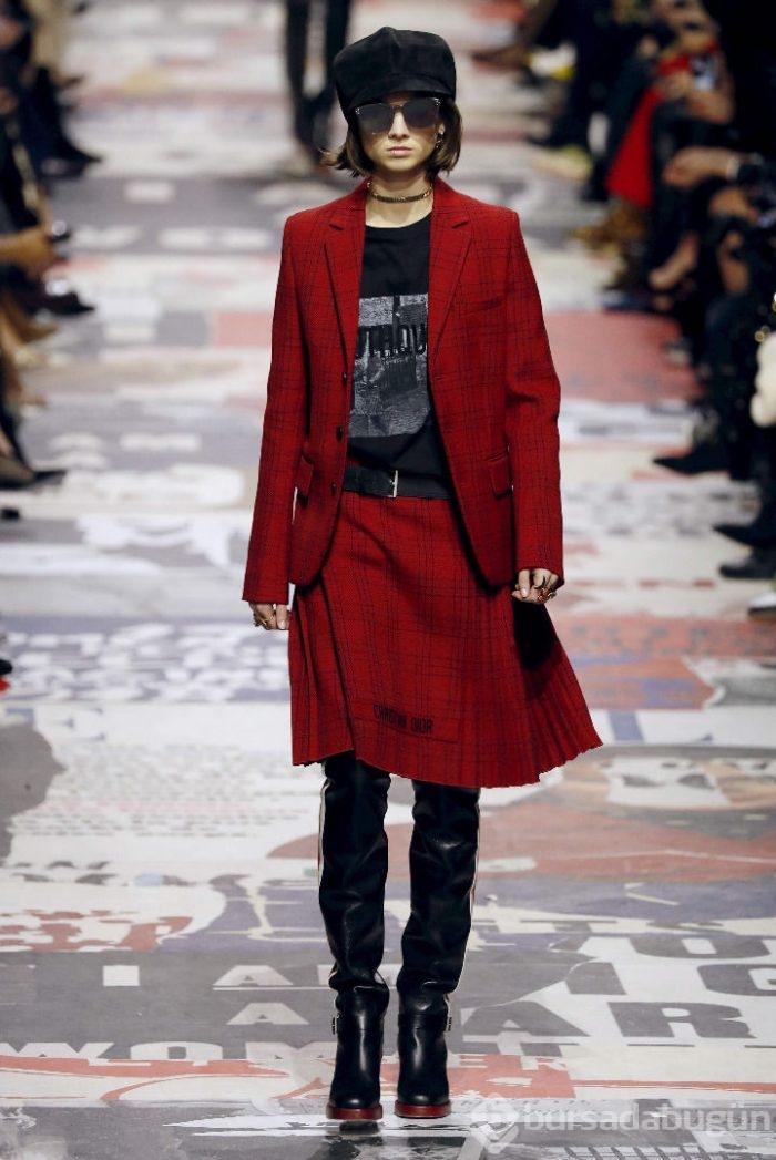 Paris moda haftası nefes kesti