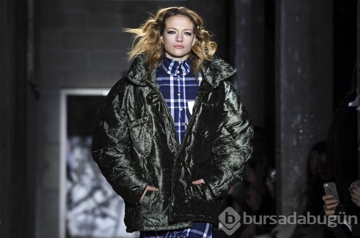 Paris moda haftası nefes kesti