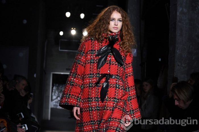 Paris moda haftası nefes kesti