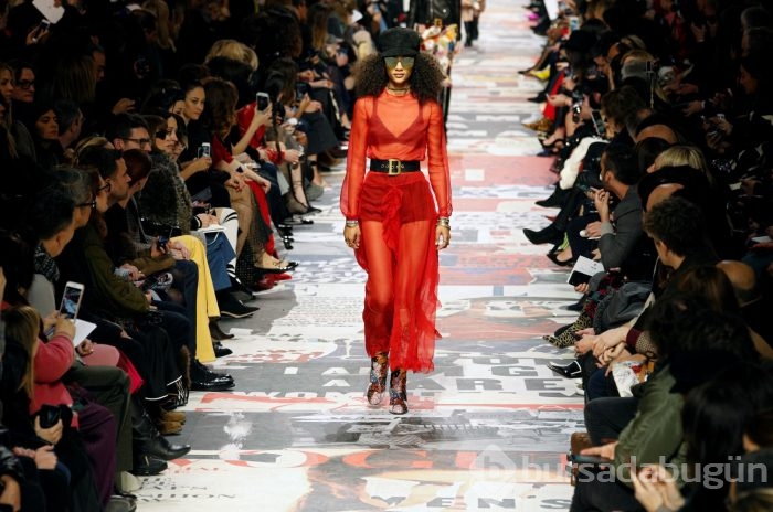 Paris moda haftası nefes kesti