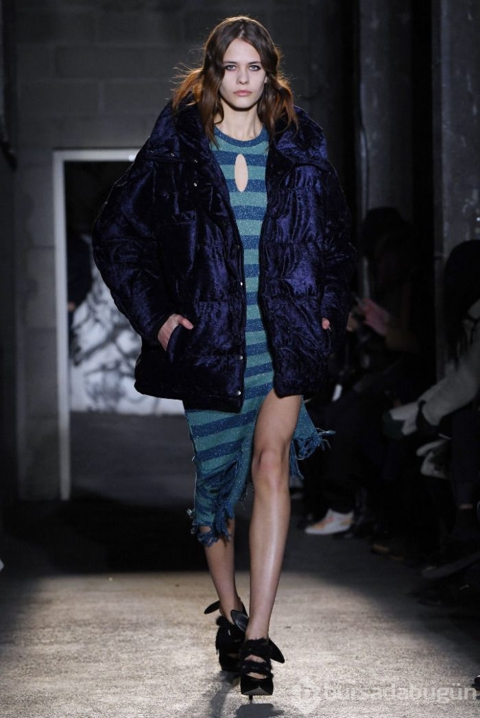Paris moda haftası nefes kesti