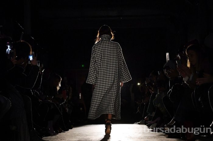 Paris moda haftası nefes kesti