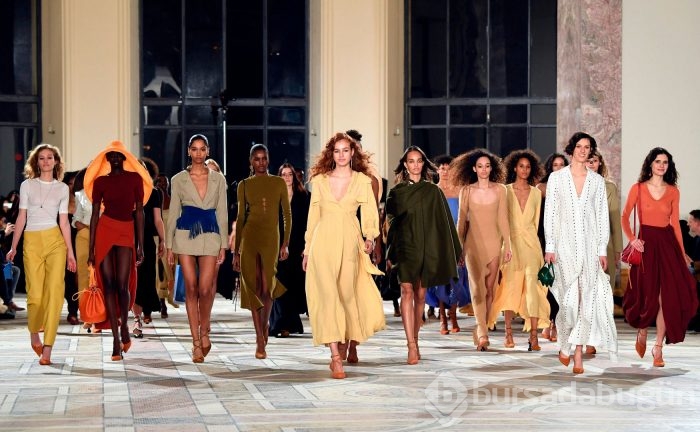 Paris moda haftası nefes kesti