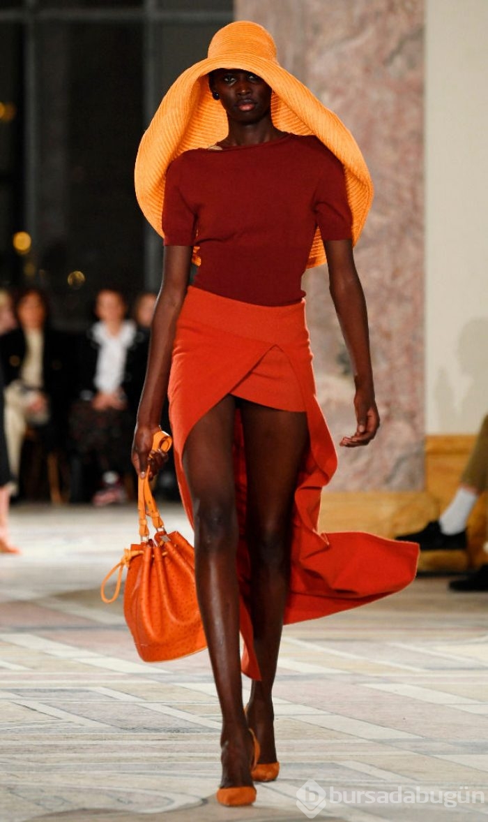 Paris moda haftası nefes kesti