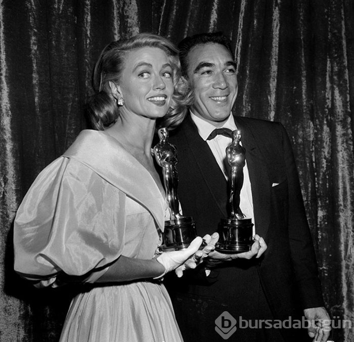 Oscar tarihinin unutulmaz kırmızı halı kıyafetleri
