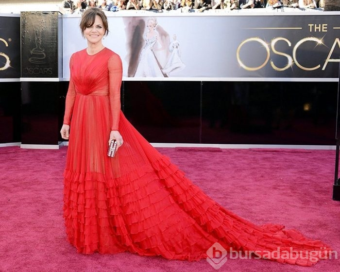 Oscar tarihinin unutulmaz kırmızı halı kıyafetleri
