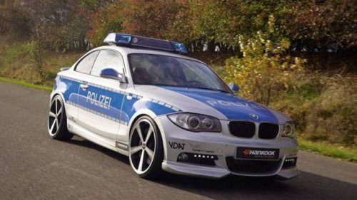 Dünya'dan polis araçları