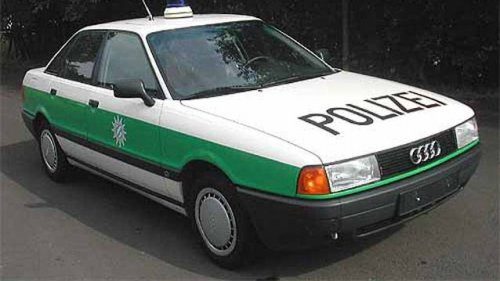 Dünya'dan polis araçları