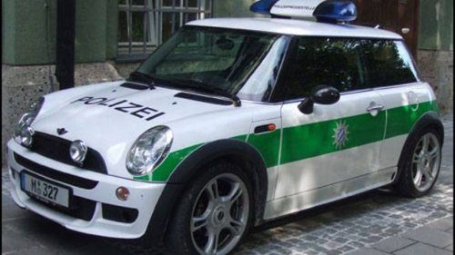 Dünya'dan polis araçları