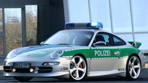 Dünya'dan polis araçları