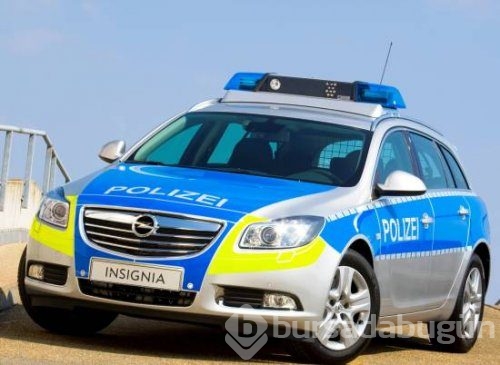 Dünya'dan polis araçları