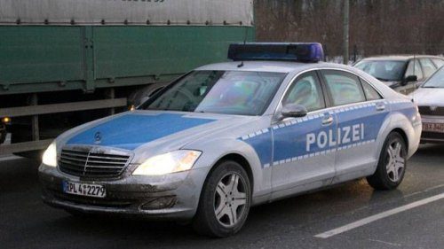 Dünya'dan polis araçları
