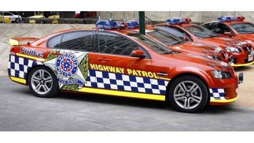 Dünya'dan polis araçları