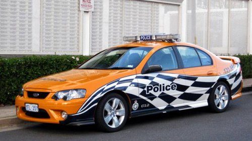 Dünya'dan polis araçları
