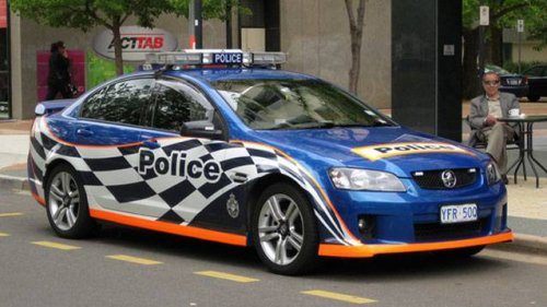 Dünya'dan polis araçları