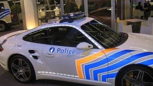 Dünya'dan polis araçları