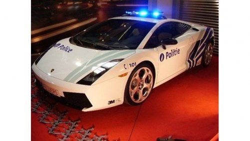 Dünya'dan polis araçları