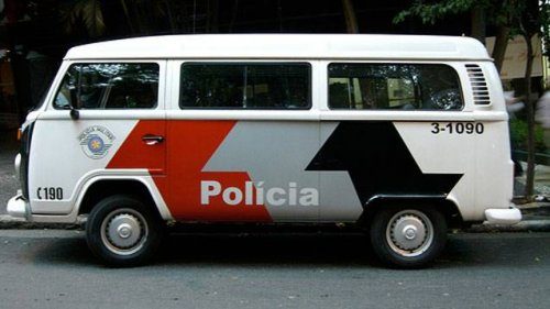 Dünya'dan polis araçları