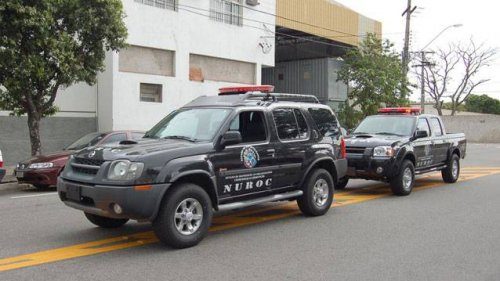 Dünya'dan polis araçları
