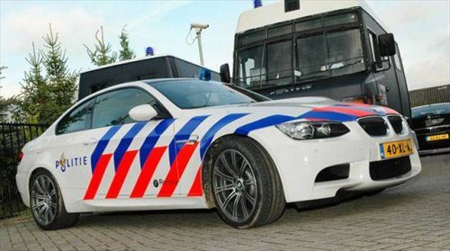 Dünya'dan polis araçları
